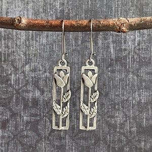 Tulip Flower Earrings / Small Silver Dangle Earrings / Silver Bar Earrings / Boho Earrings Earrings / Nature Earrings / Gardener Gift