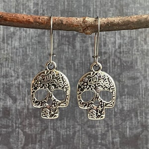 Sugar Skull Earrings / Silver Skull Earrings / Skull Dangle Earrings / Skull Jewelry / Day of the Dead Earrings / Gothic Earrings