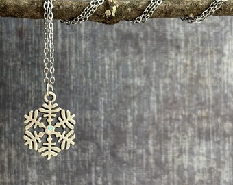Rustic Silver Snowflake Necklace / Winter Lover Necklace / Boho Silver Charm Snowflake Necklace / Snowflake Jewelry / Gift For Her