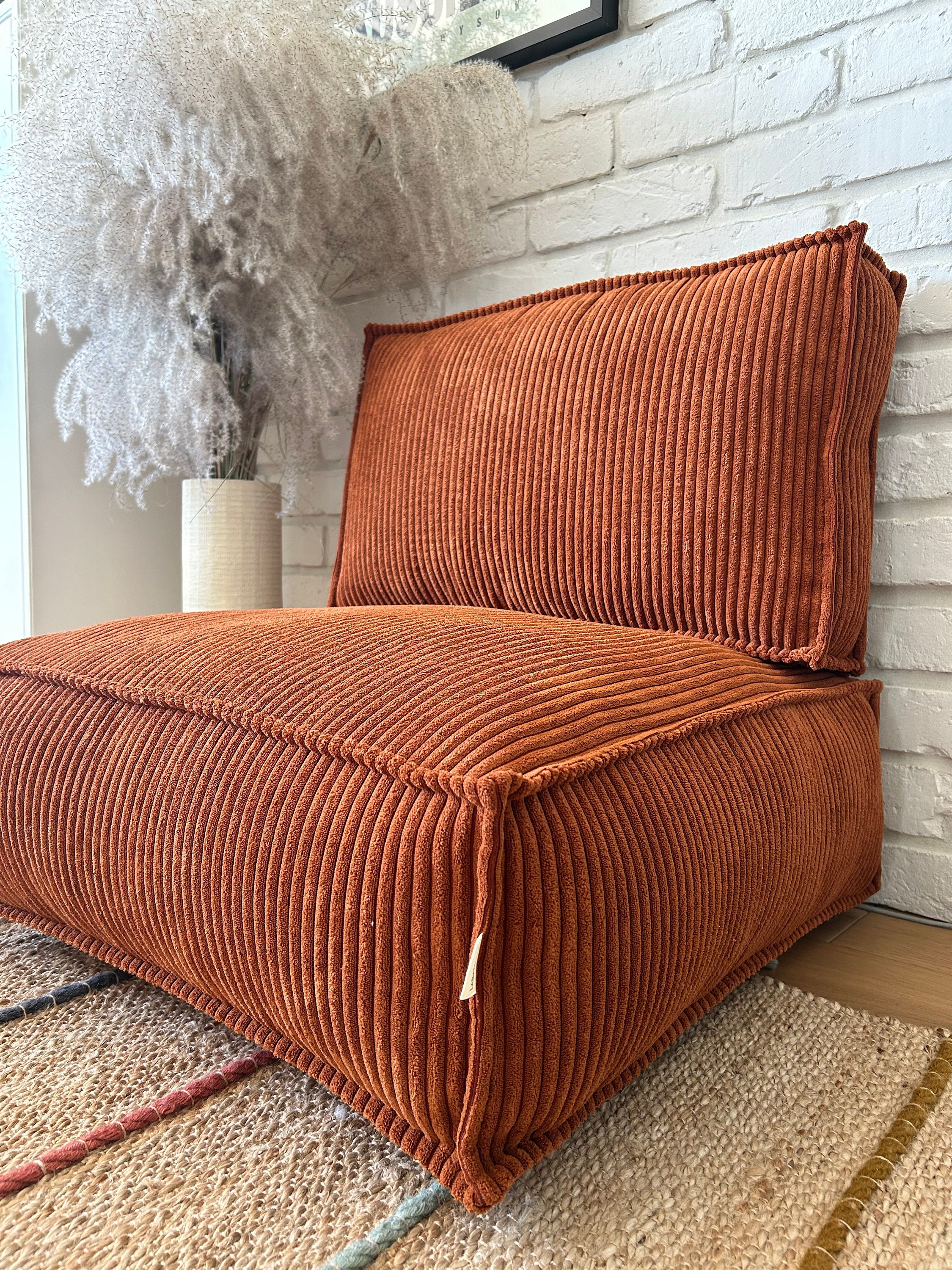 Beiges Bodensitzkissen mit Rückenlehne, Cordsitz, Ottoman-Pouf, Meditationskissen, Boden-Pouf, Wabi Sabi