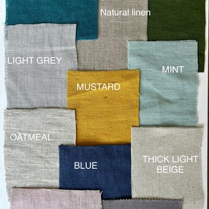 Op de afbeelding: Een verzameling stofstalen in verschillende kleuren en texturen, waaronder zee, groen, natuurlijk linnen, lichtgrijs, mint, mosterd, havermout, blauw, dik lichtbeige, lichtroze en staal.
