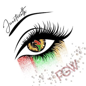 Puede incluir: Un ojo estilizado con una pestaña negra y un fondo de purpurina dorada. El iris es de color dorado con un puño negro levantado en el aire en su interior. El texto "Juneteenth" está escrito en cursiva negra sobre el ojo. El fondo es blanco con una dispersión de perlas blancas.