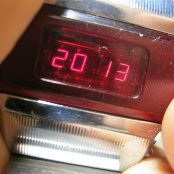 vintage Pulsar Elektronika 1 Primer reloj de pulsera LED rojo digital de la URSS rusa