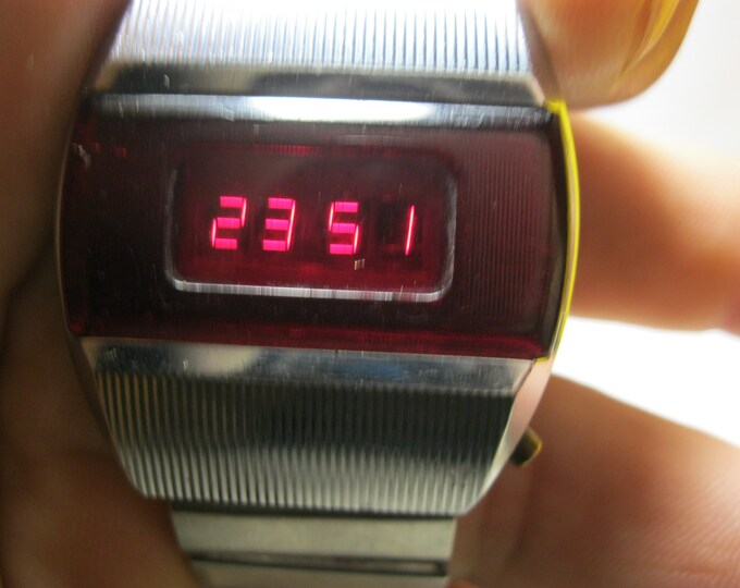Vintage Pulsar Elektronika 1 First Russian USSR Digital Red LED Wrist 
