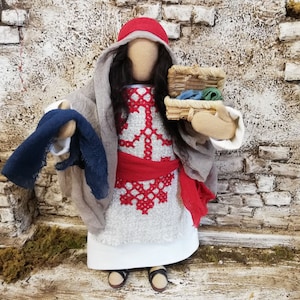 Woman with beautiful embroidered dress - narrative figure 28 cm like Egli figure - nativity figure