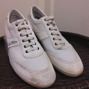 Vintage Louis Vuitton White Leather Sneakers – Men&#39;s Size 10.5 – Original Box & Accessories
