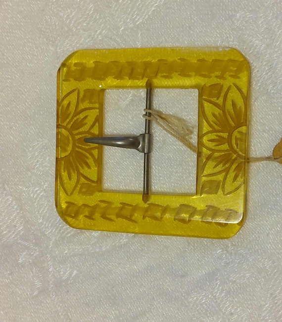 Vintage carved apple juice buckle 1940s Rare HUGE Carved Apple Juice Bakelite Buckle – Lucy  main image 3