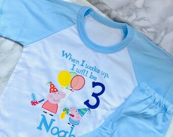 Pjs personalizados de Peppa Pig / cumpleaños de peppa pig / pjs de peppa pig / pjs personalizados / cuando me despierto pjs / regalo de peppa para niños