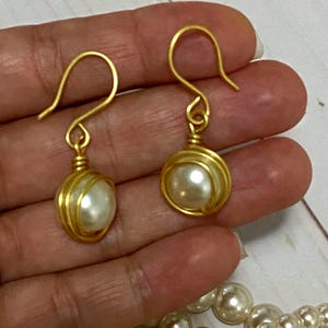 Pearl Earrings, gemstone earrings, drop earrings, wire wrapped pearl earrings, gold wire earrings, pearl drop earrings