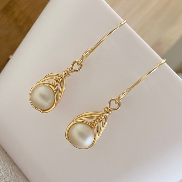 Pearl Dangle Earrings, wire wrapped gemstone earrings, bridal gift,bridesmaid earrings, pearl drop earrings, freshwater pearl
