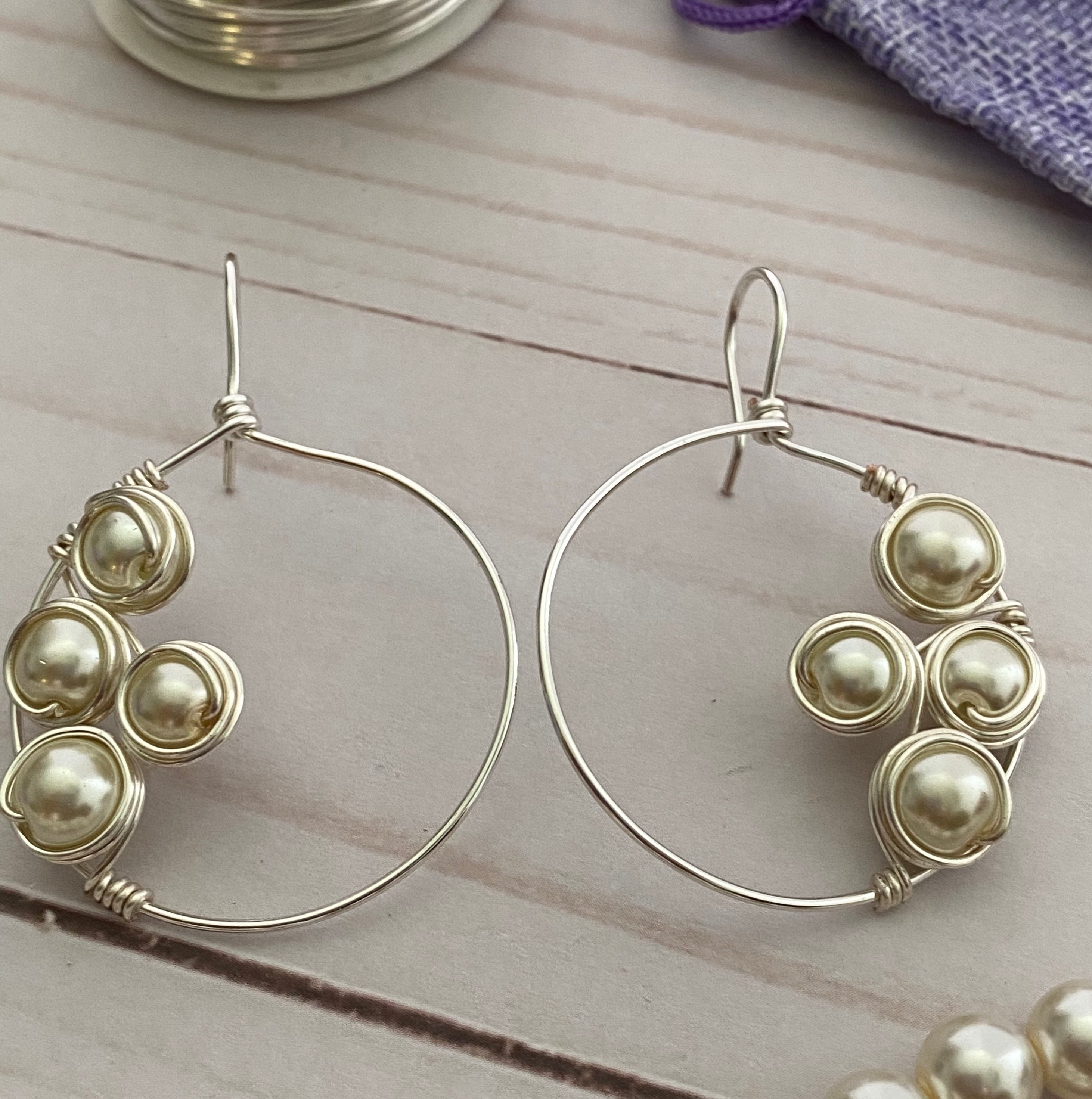 Boucles doreilles Pearl Hoop cerceaux envelopps de fil | Etsy