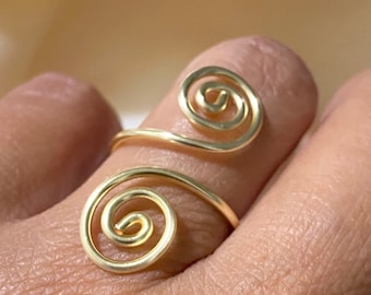 Anillo de alambre bañado en oro: joyería ajustable hecha a mano