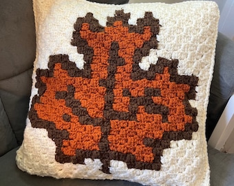 Autumn Leaf Pillow C2C Crochet Pattern | Corner to Corner | Fall Maple Leaf