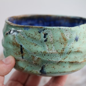 Elegante Teeschale im Japanischen Stil - Handgemachtes Keramikkunstwerk für Matcha-Liebhaber