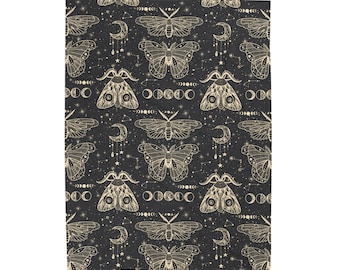 Manta decorativa Celestial Moth – Luna y estrellas negras y doradas, estilo bohemio.