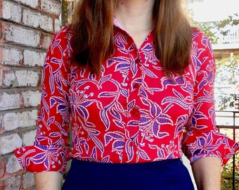 Vintage 1970s Button-up Blouse / Red with Tropical Floral Print in Blue / S/M