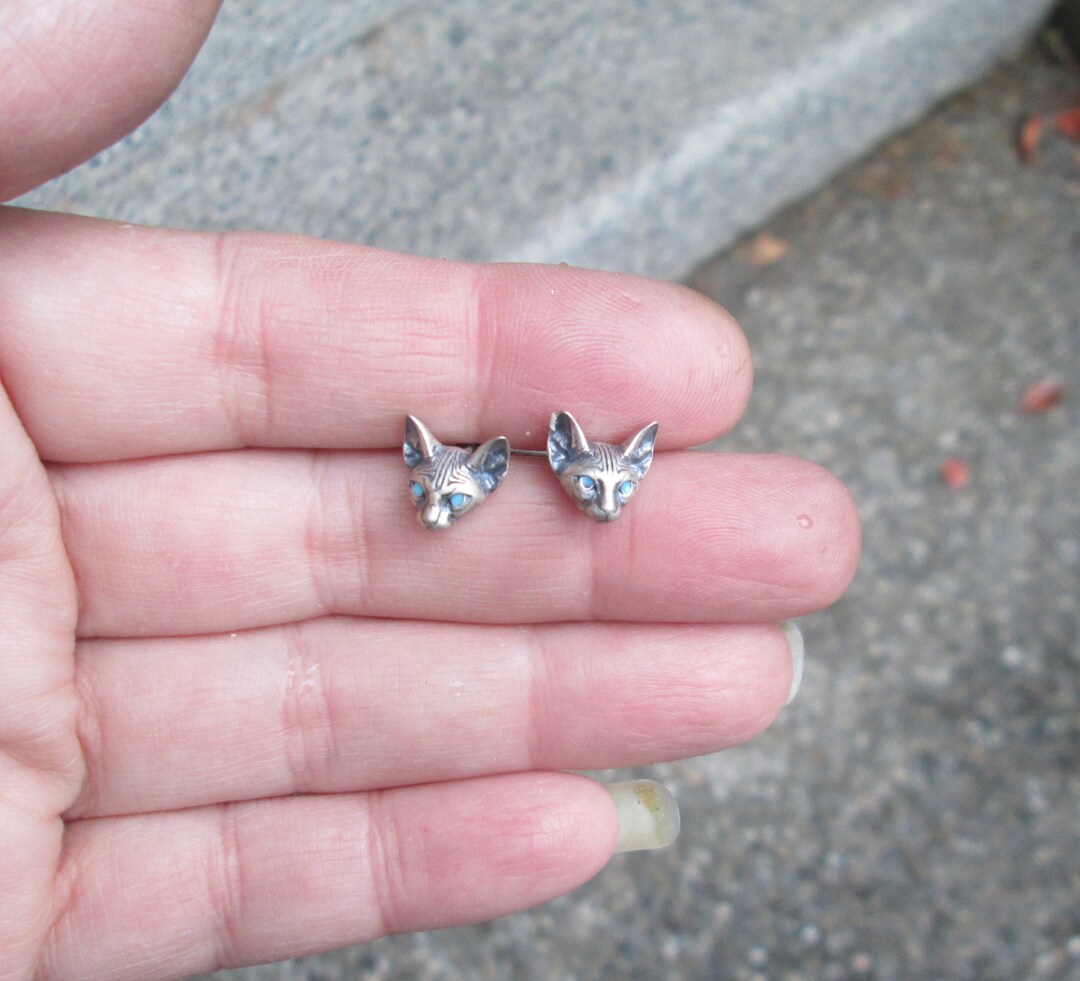 Boucles d'oreilles Minimalist Bunny avec Zirconia en or