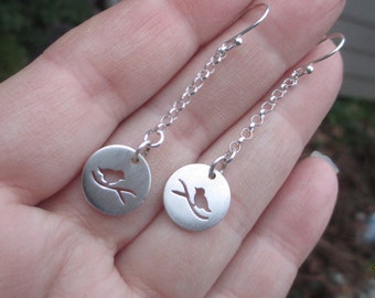 Boucles d'oreilles ou collier oiseau sur une branche en argent sterling