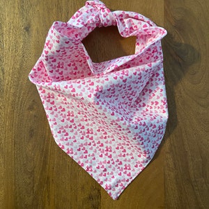 Valentine&#39;s Day Dog Bandana: Pink Heart Print Cotton Tie
