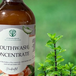 Mundwasserkonzentrat. Ergibt 800 ml Mundwasser. Mundspülkonzentrat. Kein Alkohol, keine Farbstoffe. Pflanzlich . Vegan.
