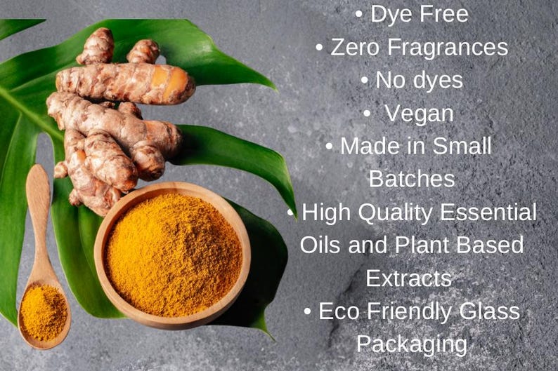 Peut inclure: Image de racines de curcuma, poudre dans un bol en bois et une cuill&egrave;re en bois avec de la poudre sur une feuille verte. Le texte dit : Sans colorant, Sans parfum, Sans colorants, Vegan, Fabriqu&eacute; en petits lots, Huiles essentielles et extraits v&eacute;g&eacute;taux de haute qualit&eacute;, Emballage en verre &eacute;cologique.
