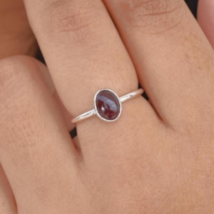 Natürlicher Roter Granat Ring, 925 Sterling Silber, Stapelbarer Silberring, Versprechensring, Freundschaftsring, kleiner Ring, Midi Ring, Verlobungsring