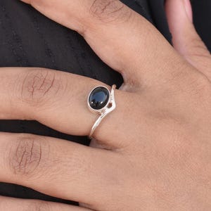 Anel oval de pedra de ônix preta de prata esterlina 925 para mulheres, joias de presente para o dia das mães, anel de pedra de proteção, anel de faixa Chevron, anel delicado