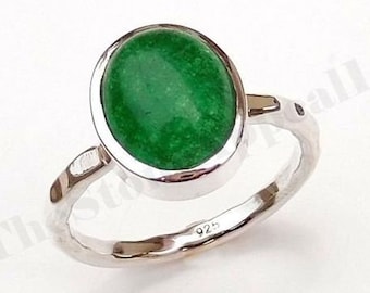 Anello di giada nefrite, gemma ovale, lunetta d'argento, anello in argento sterling, anello in pietra verde, anello fatto a mano, anello artigianale, anello Boho, argento regalo