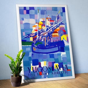 Joegoslavië. The Sunny Adriatic (Engelse versie, 1953) — retro reisposter, vintage reiskunstprint, wanddecoratie jaren 50 en geweldig cadeau