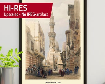 Könnte beinhalten: Gerahmter Druck eines Aquarells, das die Moschee Boulak in Kairo, Ägypten, von David Roberts, 1838, darstellt. Das Kunstwerk zeigt eine detaillierte Straßenszene mit Figuren in traditioneller Kleidung, einem hohen Minarett und Gebäuden in warmen Farbtönen. Der Druck hat einen schwarzen Rahmen und ein rotes Banner mit "HI-RES Up-scaled • No JPEG-artifact".