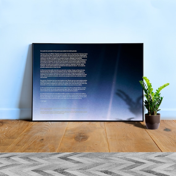 Pale Blue Dot poster, Carl Sagan, NASA Voyager 1 (2020 revis.) with quote [FRENCH] — space poster, science poster, wall decor, photo poster