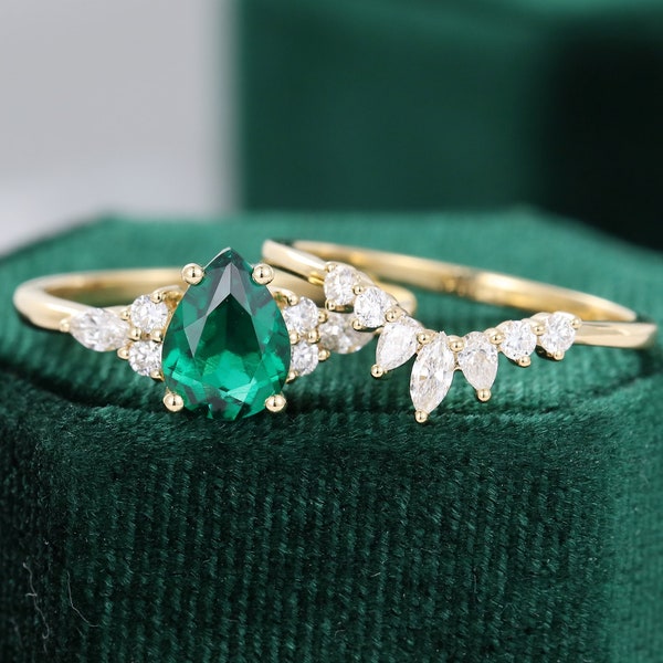 2PCS Pear shaped Emerald engagement ring set vintage yellow gold Unique Marquise cut Diamond cluster engagement ring women Bridal gift
