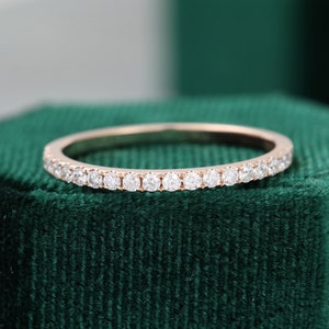 Anillo de bodas de oro rosa para mujer, anillo de bodas de moissanita vintage, anillo apilable de media eternidad único, anillo a juego, regalo de promesa nupcial para ella