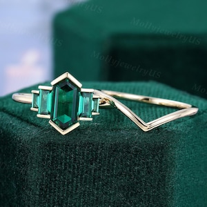 Elongated hexagon cut Emerald engagement ring set Vintage yellow gold ring set Baguette cut Bridal set Marriage ring Anniversary gift