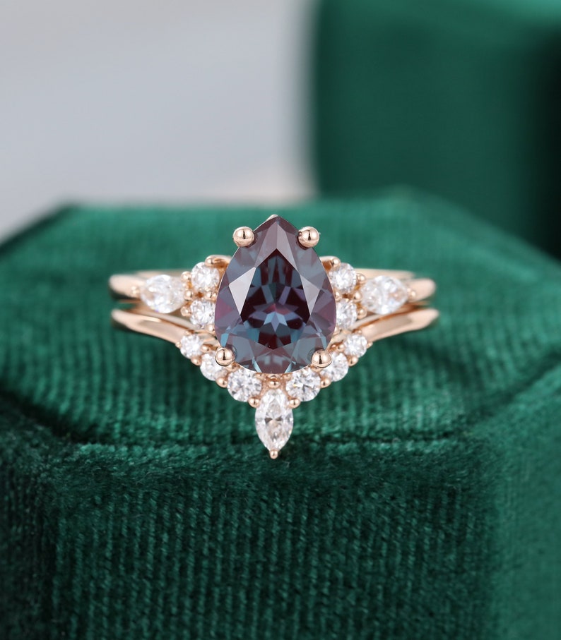 79mm Pear shaped Alexandrite engagement ring set vintage | Etsy