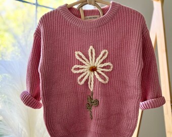 Single Embroidered Daisy