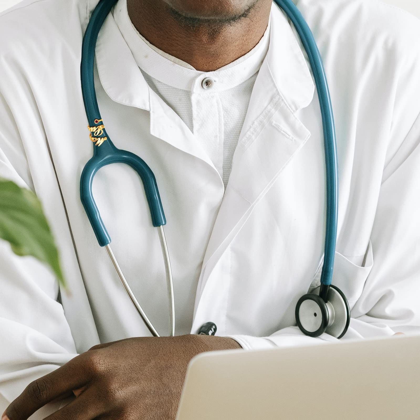 Stethoskop-Namensschild personalisiert, Stethoskop-Charms-ID-Tag mit Geburtsstein-Geburtsblume, Geschenke für Krankenschwestern, Ärzte, RN, Medizinstudenten