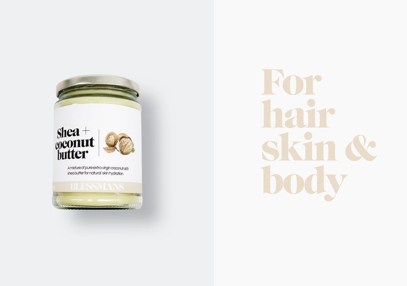 Pode incluir: Um frasco de vidro de manteiga de karit&eacute; e coco com um r&oacute;tulo branco que diz "Shea + coconut butter" e "A mixture of pure extra virgin coconut oil and shea butter for natural skin hydration" com o nome da marca "BLESSMANS".