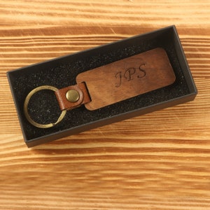 Personalized Keychain for Dad, Wooden Keychain with name, Gift for Men, Boyfriend, Grandpa