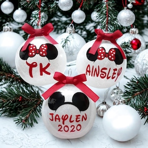 Decorazione natalizia personalizzata con orecchie di topo, tori con nome personalizzato, palla glitterata per il primo Natale del bambino, decorazione per l'albero di Natale a forma di topo maschio o femmina.
