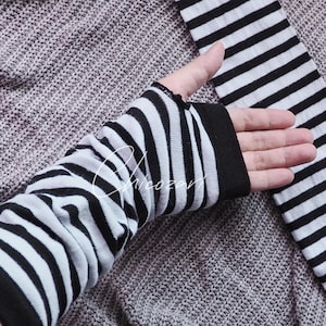 Striped Black White Arm Warmers Fingerless with Thumbhole Halloween Emo Goth cosplay harajuku