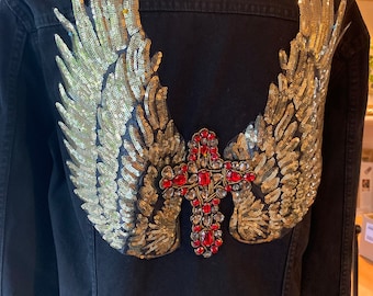 Schwarze verzierte Jeansjacke