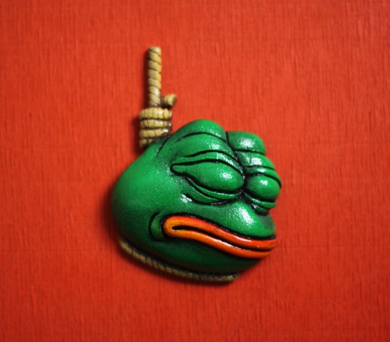 Triste PEPE Frog Collier