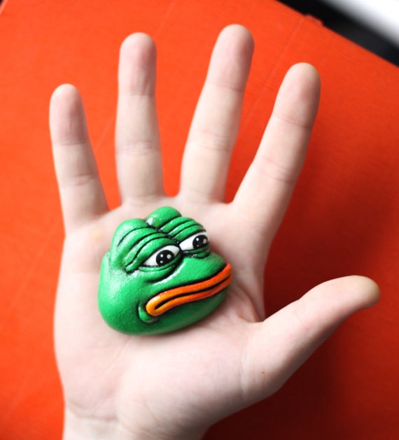 Triste PEPE Frog Collier