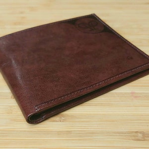 Cartera de piel auténtica hecha a mano con varios bolsillos para tarjetas y monedero con cremallera.