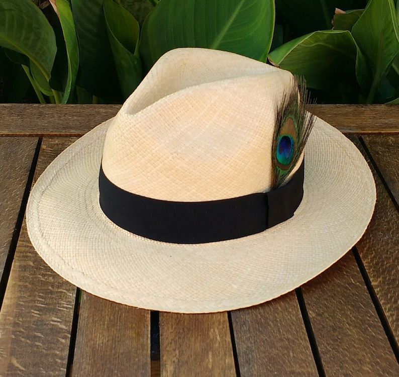 Véritable chapeau Panama naturel équatorien avec plume de paon - Etsy ...