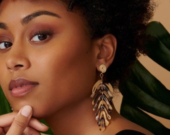 Boucles d'oreilles feuille tendance : boucles d'oreilles pendantes en résine plaquée or 18 carats