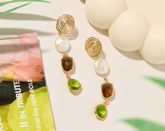 Pendientes colgantes de perla chapados en oro de 18 quilates: piedra preciosa color moca