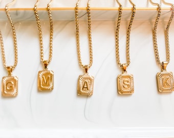 18K guldpläterat initialhalsband: Personligt bokstavshänge