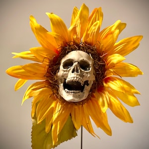 Halloween Decor Sunflower Skull Haunted House Decoration Spooky Prop Garden Ornament Handmade